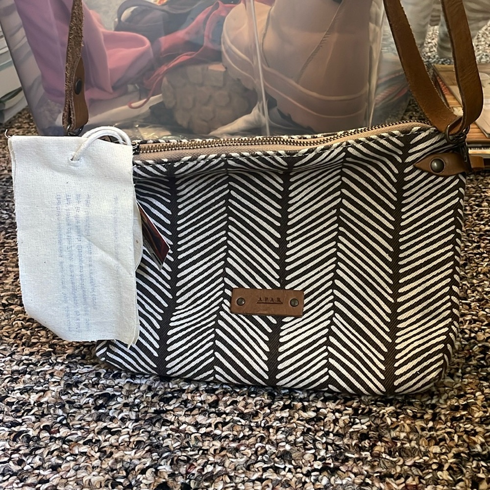 Afar able cross body purse nwt